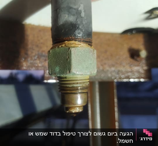 חיבור צינור מתכת עם אטם ורוד